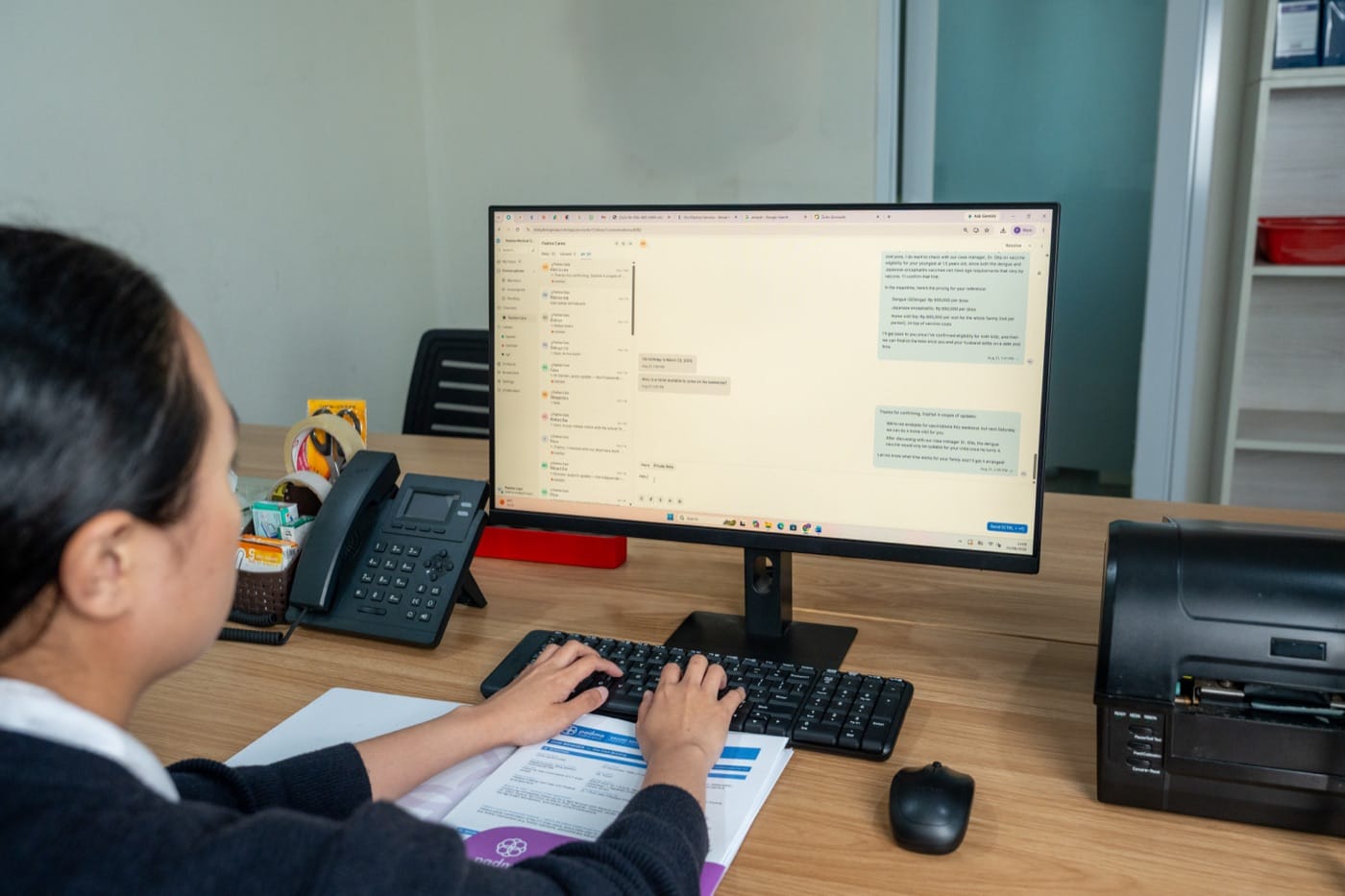 A1: advisor answering a member on WhatsApp