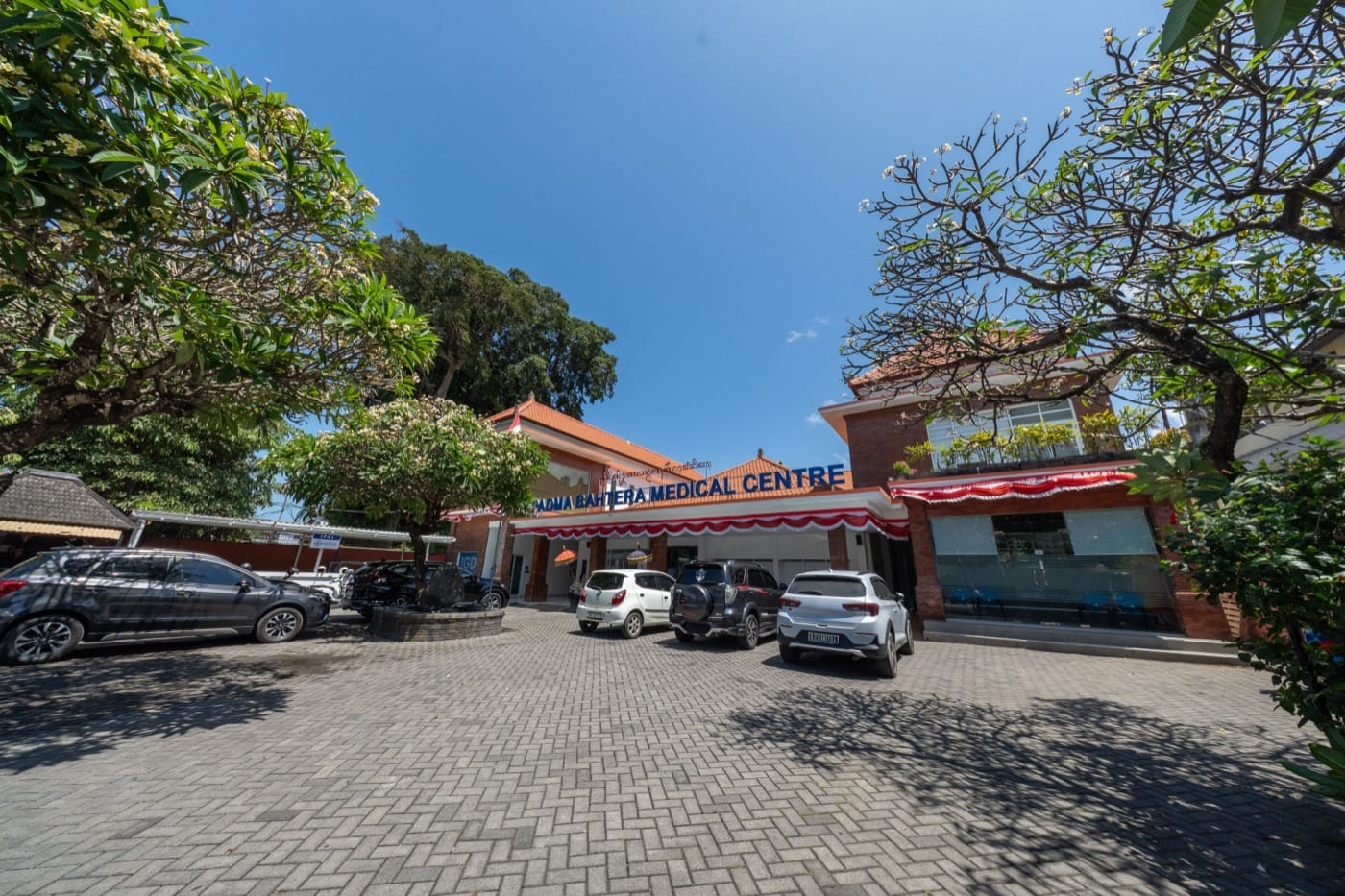 B7: ordinary Bali street, daytime