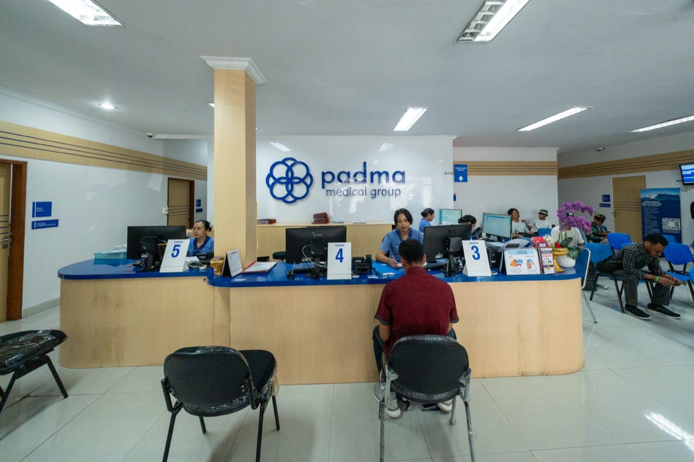 B3: reception, occupied